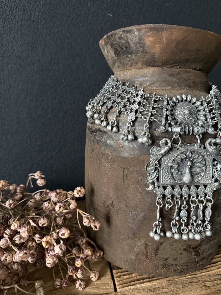 Oude Nepalese pot met kruikketting #1 - Afbeelding 3