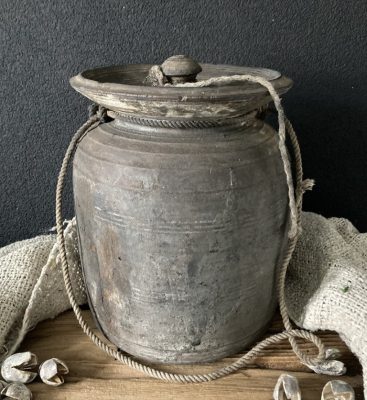 Nepalese pot met deksel