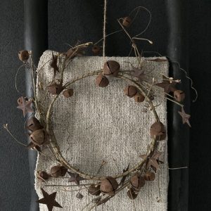 roestkrans met belletjes en sterren