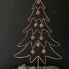 roestkleurige kerstboom met belletjes