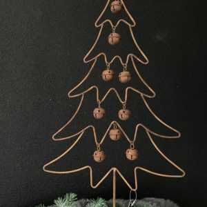 roestkleurige kerstboom met belletjes