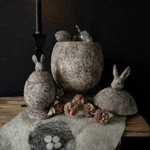 stenen opbergpot (ei met haas) countryfield